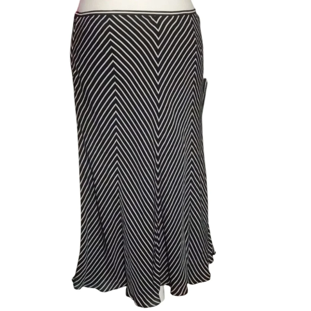Michael Kors Black & White Chevron Pattern Silk Full A Line Midi Skirt Size 8